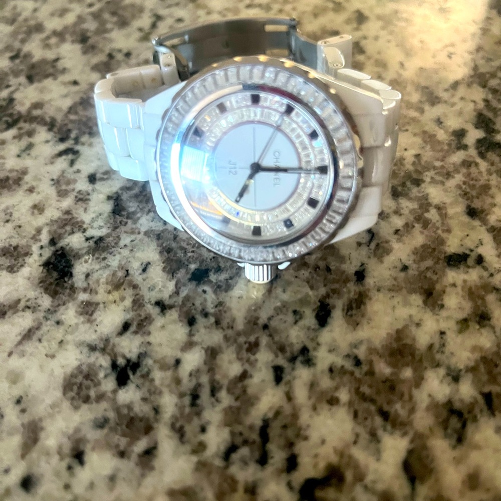 White ceramic NR Chanel J12 watch🤍 - Picture 4 of 10